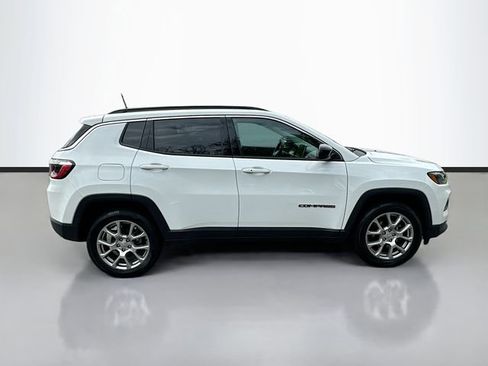 Used 2022 Jeep Compass Latitude AWD/4WD image 5