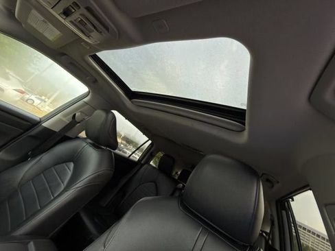 Used 2024 Toyota Highlander XLE AWD/4WD image 24