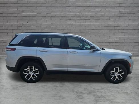 Used 2024 Jeep Grand Cherokee Limited AWD/4WD image 6