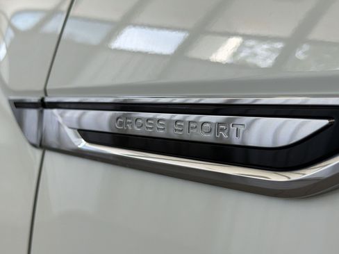 Used 2023 Volkswagen Atlas Cross Sport SE FWD image 34