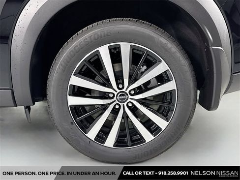 New 2025 Nissan Pathfinder Platinum w/ Black Appearance Package image 34