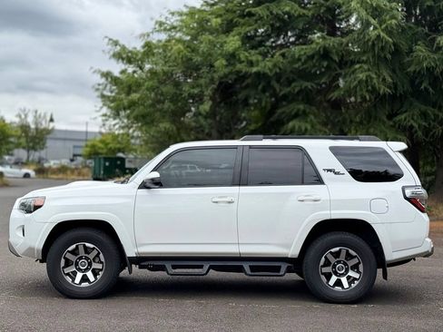Used 2020 Toyota 4Runner TRD Off-Road AWD/4WD image 2