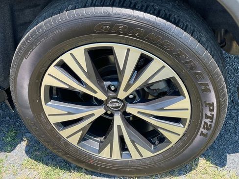 Used 2022 Nissan Rogue SV image 27