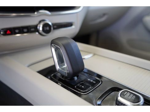 New 2025 Volvo XC60 B5 Core w/ Protection Package Premier image 17