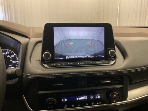 Used 2023 Nissan Rogue SV AWD/4WD image 23