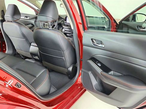 Used 2024 Nissan Altima 2.5 SR FWD image 33
