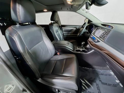 Certified 2019 Toyota Highlander XLE AWD/4WD image 25