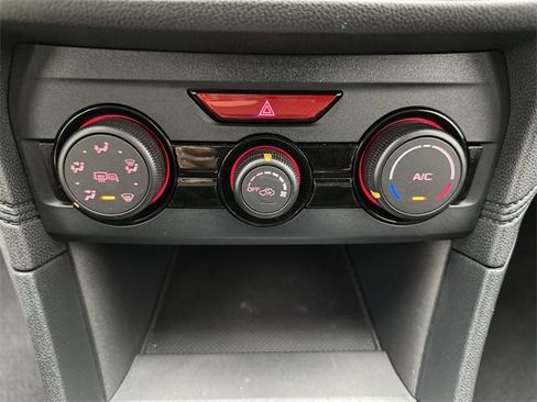 Used 2018 Subaru Crosstrek 2.0i Premium w/ Eyesight System image 18