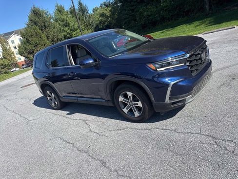 Used 2025 Honda Pilot EX-L image 4