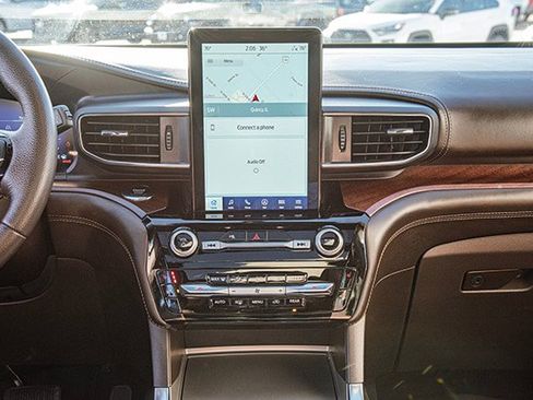 Used 2023 Ford Explorer King Ranch w/ Technology Package image 11