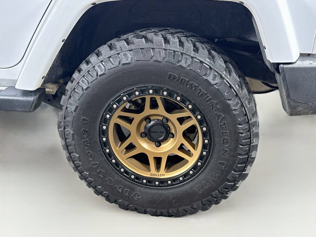 Used 2016 Jeep Wrangler Unlimited Sahara AWD/4WD image 30