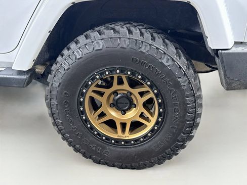 Used 2016 Jeep Wrangler Unlimited Sahara AWD/4WD image 30