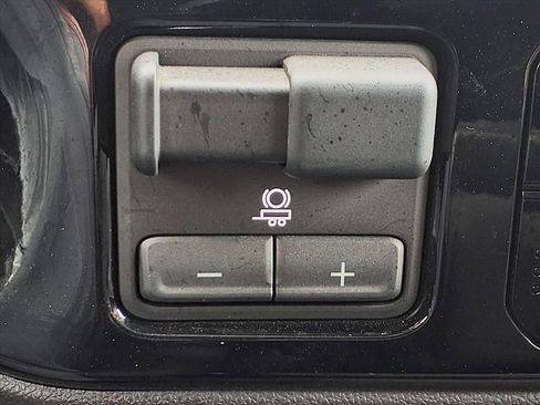 Used 2025 Chevrolet Silverado 2500 LT w/ Safety Package image 6