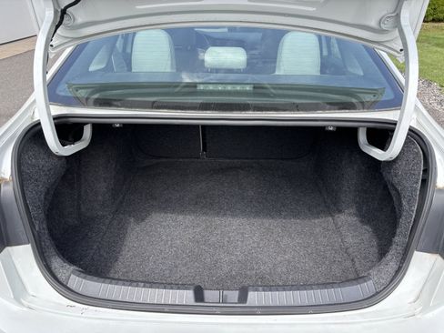 Used 2024 Volkswagen Jetta SE FWD image 5