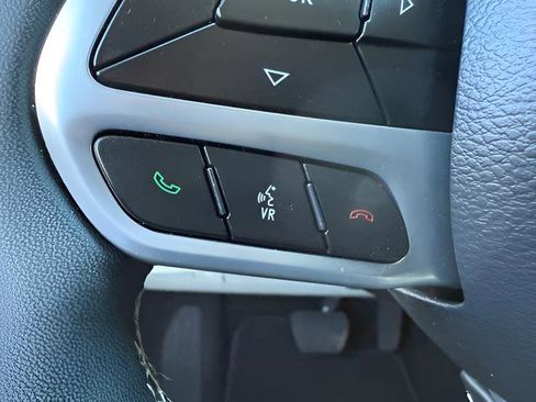 Used 2024 Chrysler Pacifica Touring-L FWD image 18