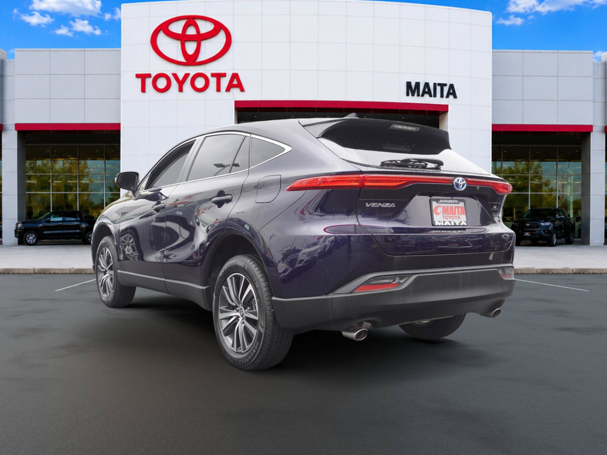 Certified 2024 Toyota Venza LE AWD/4WD image 5