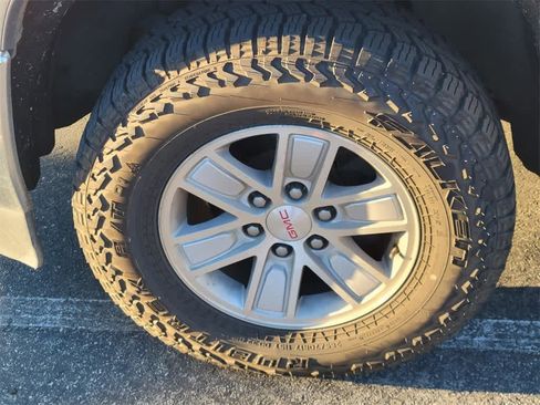 Used 2017 GMC Sierra 1500 SLE w/ SLE Value Package image 3