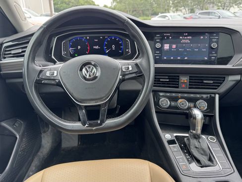 Used 2019 Volkswagen Jetta SEL w/ Cold Weather Package FWD image 10