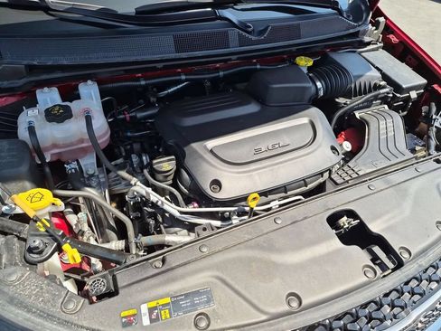 Used 2025 Chrysler Pacifica Select FWD image 34