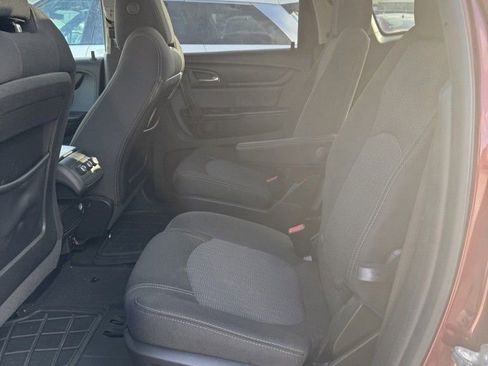 Used 2017 Chevrolet Traverse LT w/ Style and Technology Package image 6