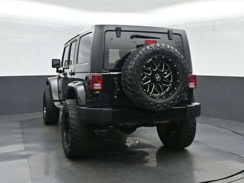 Used 2017 Jeep Wrangler Unlimited Sahara w/ Connectivity Group AWD/4WD image 5