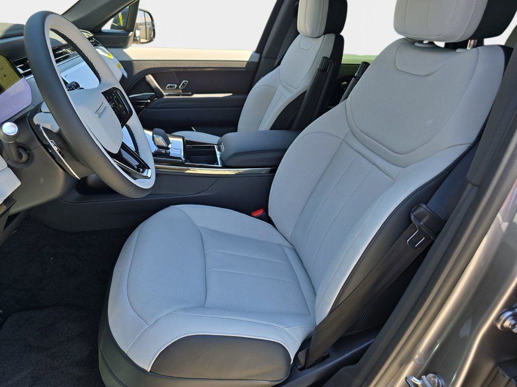 New 2025 Land Rover Range Rover Sport Dynamic SE AWD/4WD image 16