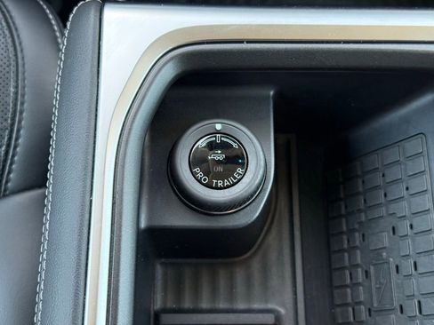 Used 2025 Ford Expedition Max Platinum AWD/4WD image 38