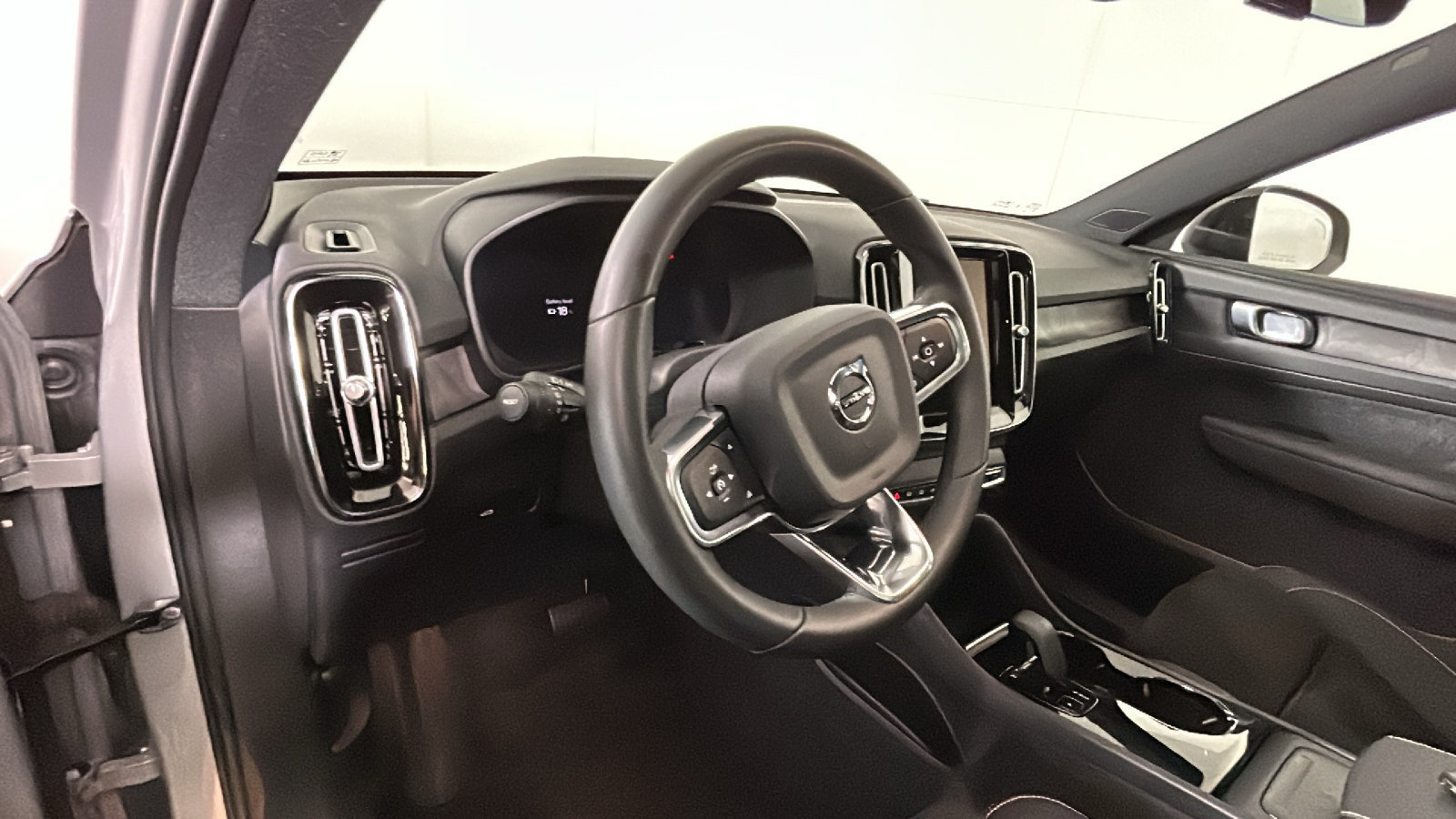 Used 2023 Volvo XC40 Recharge Plus AWD/4WD image 15