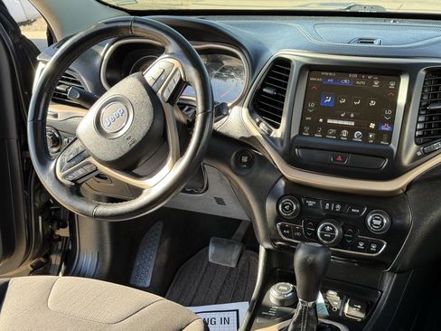 Used 2015 Jeep Cherokee Latitude w/ Comfort/Convenience Group AWD/4WD image 17