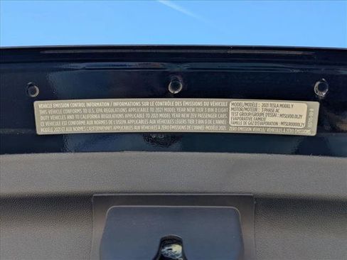 Used 2021 Tesla Model Y Long Range image 24