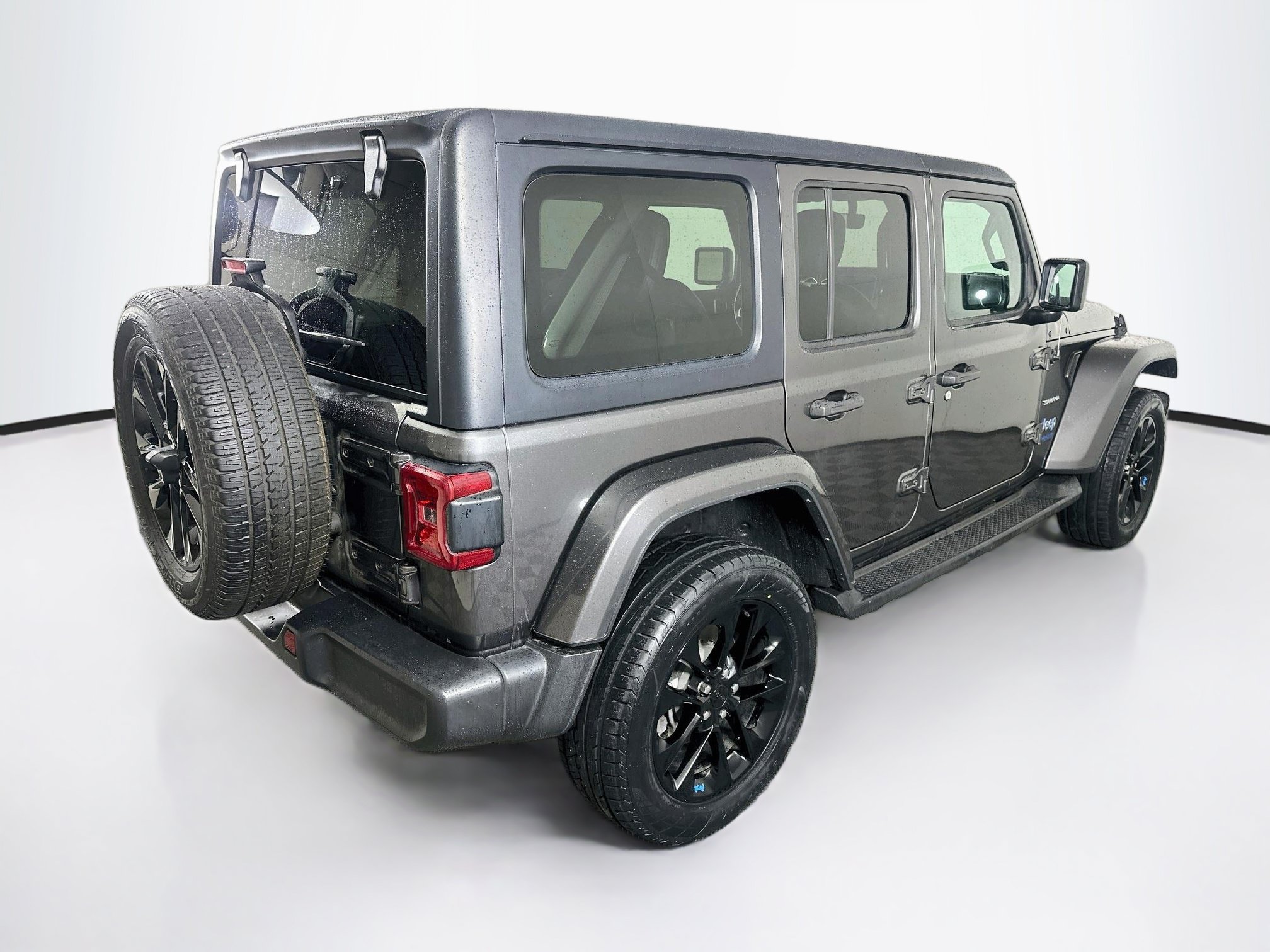 Used 2022 Jeep Wrangler Unlimited Sahara w/ Cold Weather Group AWD/4WD image 9