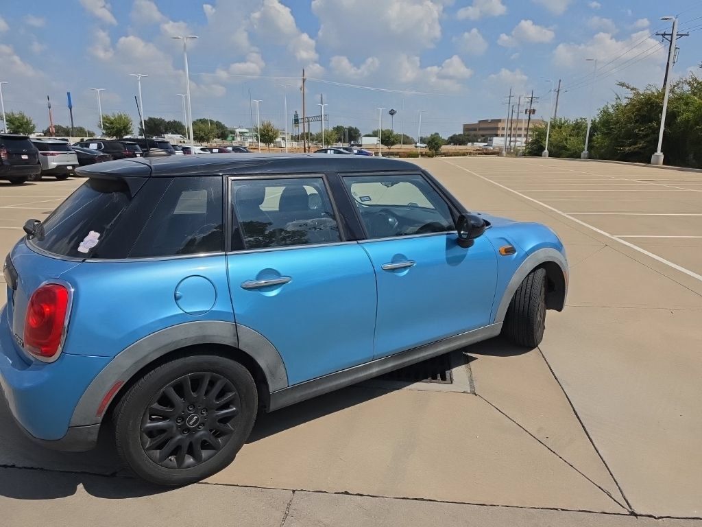 Used 2016 MINI Cooper 4-Door Hardtop w/ Media Package FWD image 3