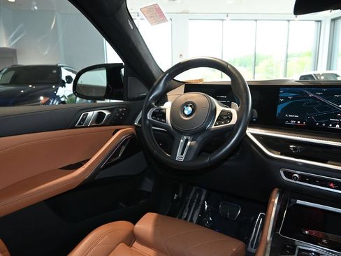 Used 2025 BMW X6 M60i AWD/4WD image 40