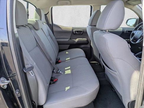 Used 2018 Toyota Tacoma SR5 AWD/4WD image 18