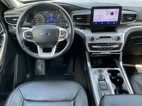 Used 2023 Ford Explorer XLT w/ Equipment Group 202A AWD/4WD image 16