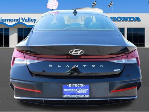 Used 2025 Hyundai Elantra Limited image 5