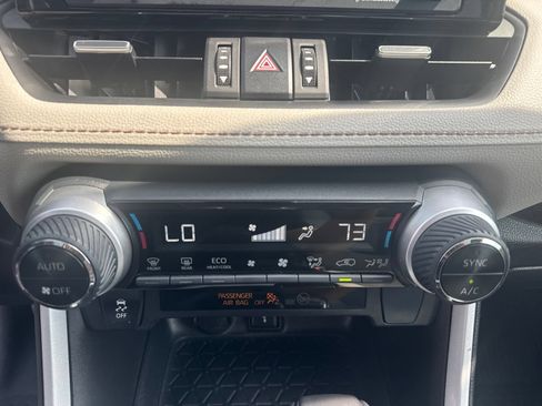 Used 2022 Toyota RAV4 XLE Premium AWD/4WD image 28