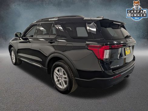 Used 2025 Ford Explorer Active AWD/4WD image 6
