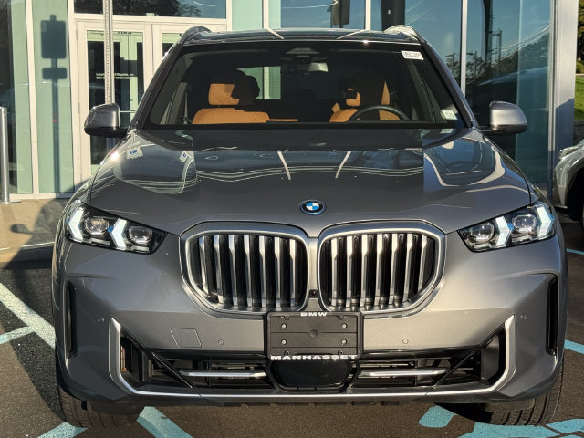 Certified 2024 BMW X5 xDrive50e w/ Premium Package AWD/4WD image 3