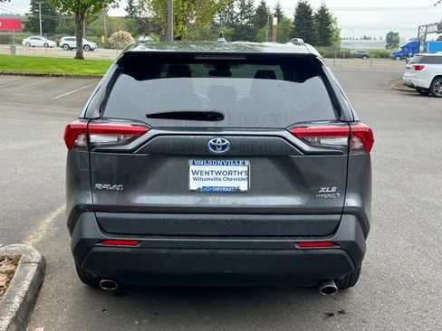 Used 2022 Toyota RAV4 XLE Premium AWD/4WD image 6
