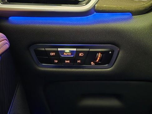 Used 2022 BMW X5 xDrive40i w/ M Sport Package image 28