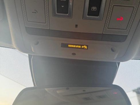 Used 2018 Jaguar XF Premium image 36