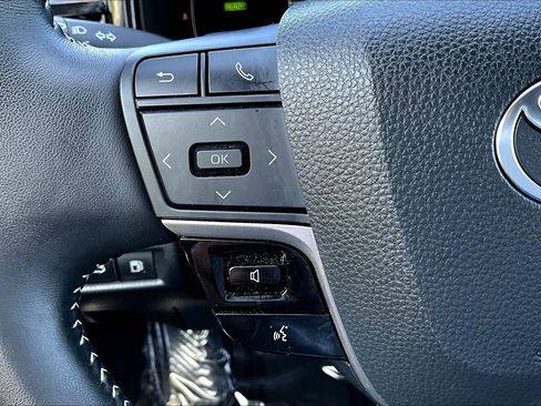 Used 2025 Toyota Camry SE image 17