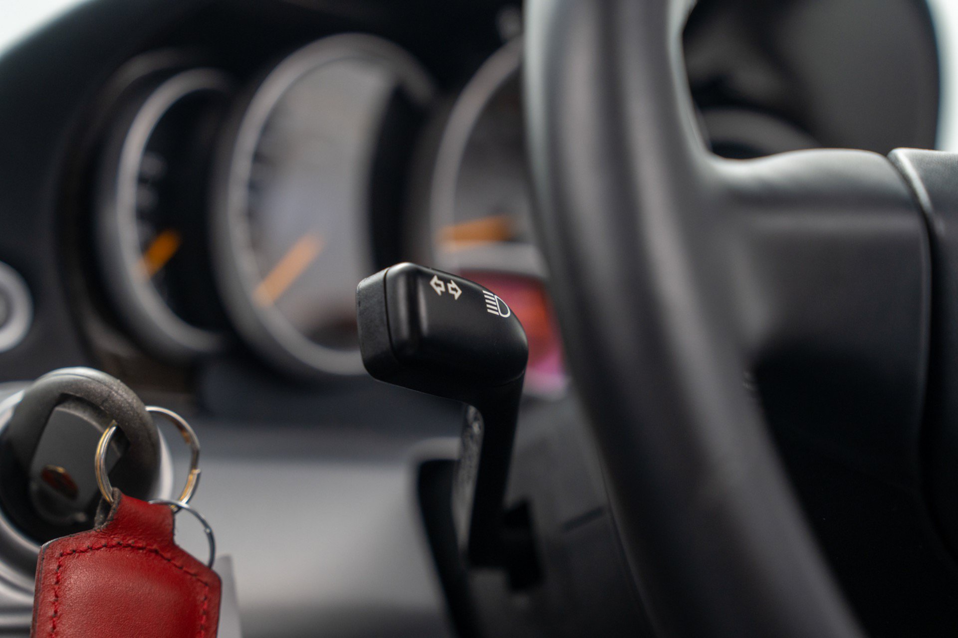 Used 2004 Porsche Carrera GT RWD image 24
