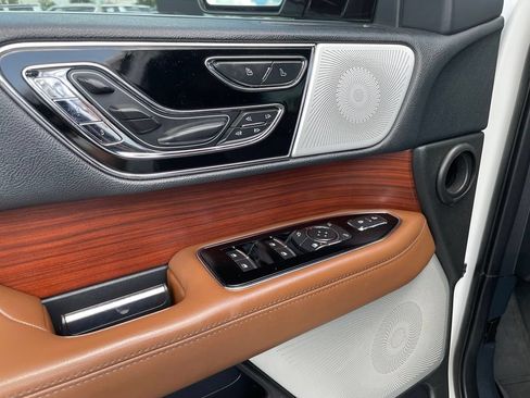Used 2023 Lincoln Navigator L Reserve AWD/4WD image 12