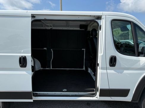 Used 2025 RAM ProMaster 2500 w/ Convenience Group FWD image 13