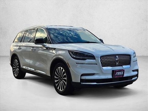 Used 2023 Lincoln Aviator Reserve w/ Elements Package Plus RWD image 3