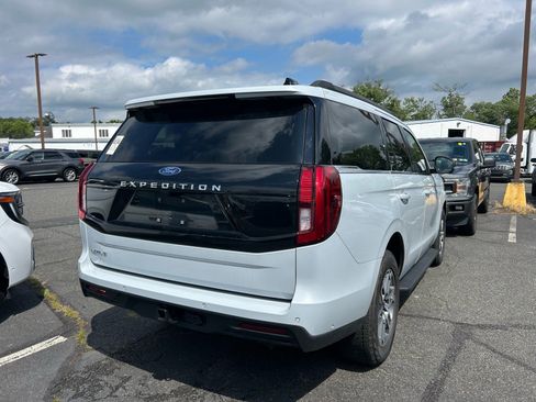 Certified 2025 Ford Expedition Active AWD/4WD image 5