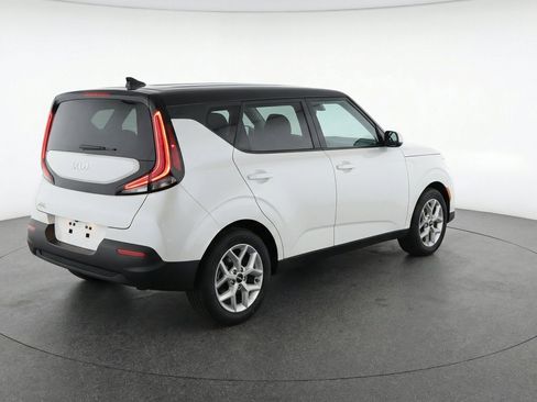 Used 2025 Kia Soul LX w/ LX Technology Package FWD image 9