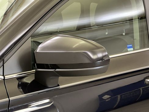 Used 2024 Volkswagen Taos SE w/ Panoramic Sunroof Package FWD image 31